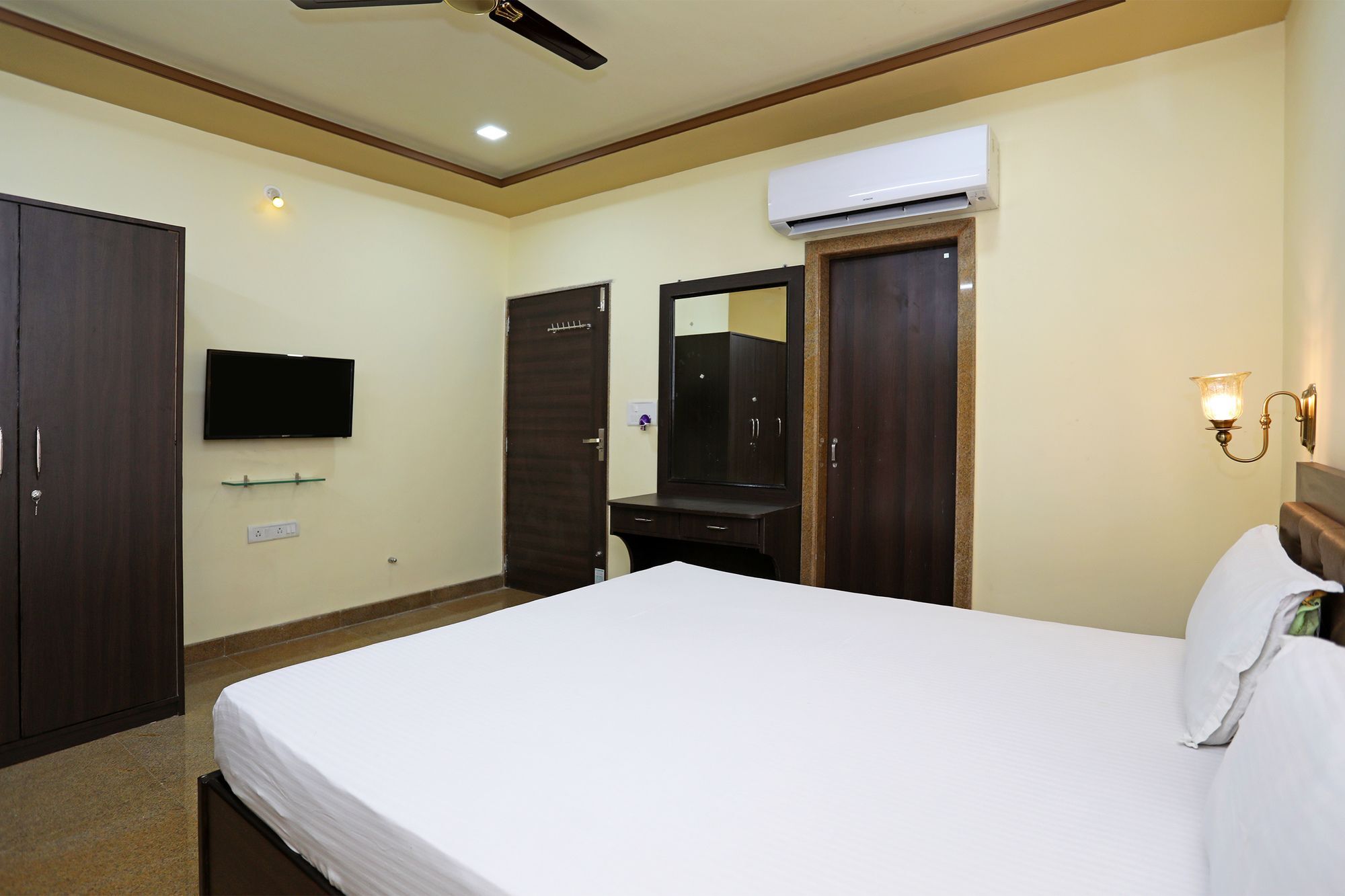 Oyo 9428 Hill View Room Goverdhan Vilas Udaipur Exterior foto